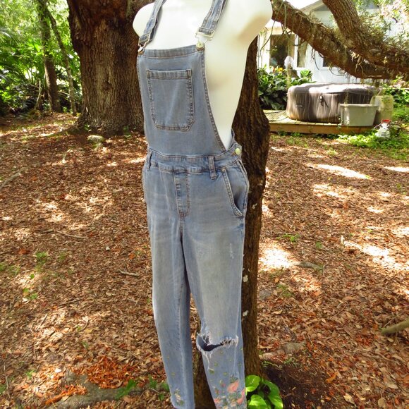 Womens Forever 21 Embroidered Overalls Denim Size 25 Distressed raw hem - Picture 2 of 15